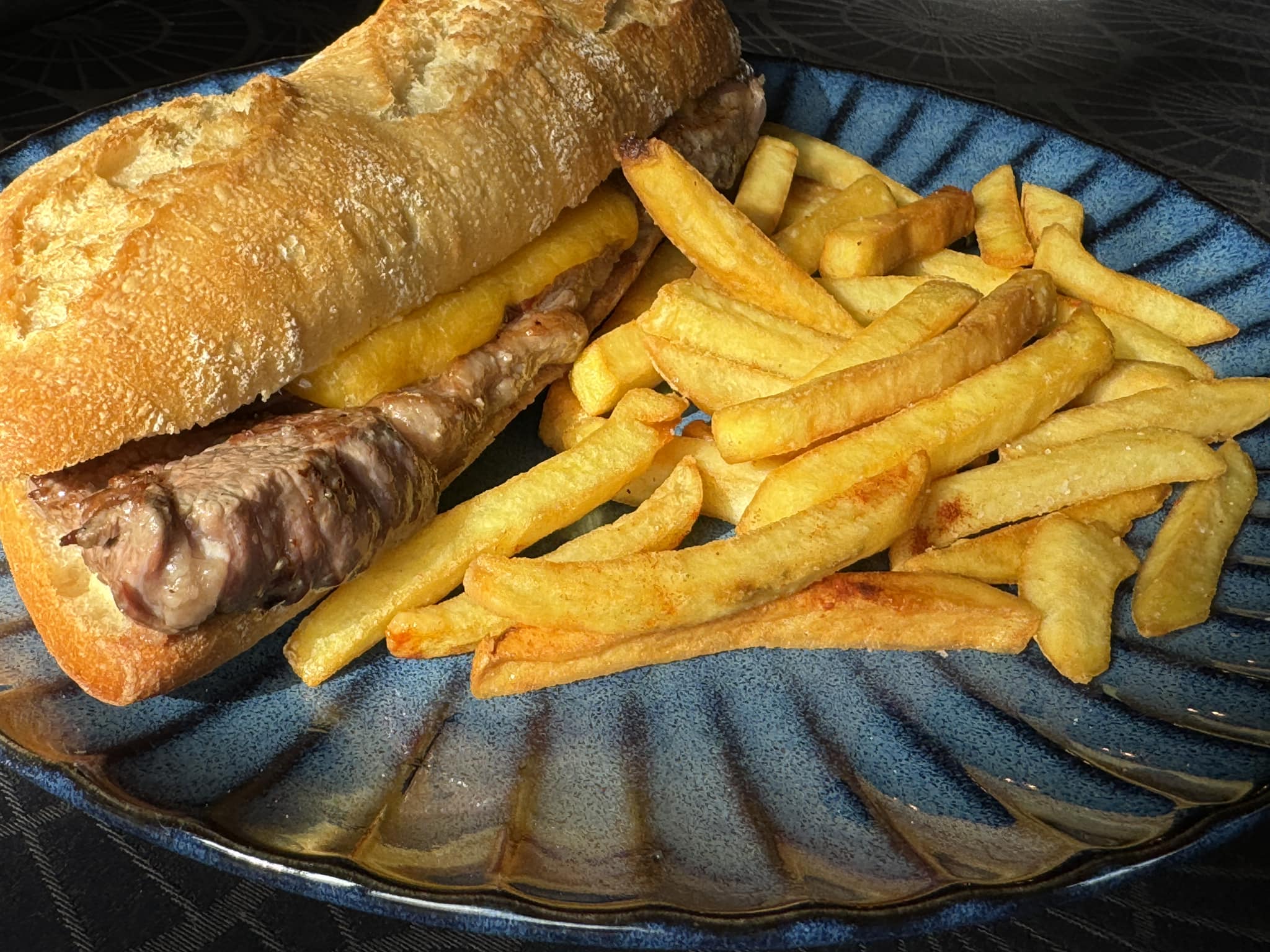 Steak baguette with chips